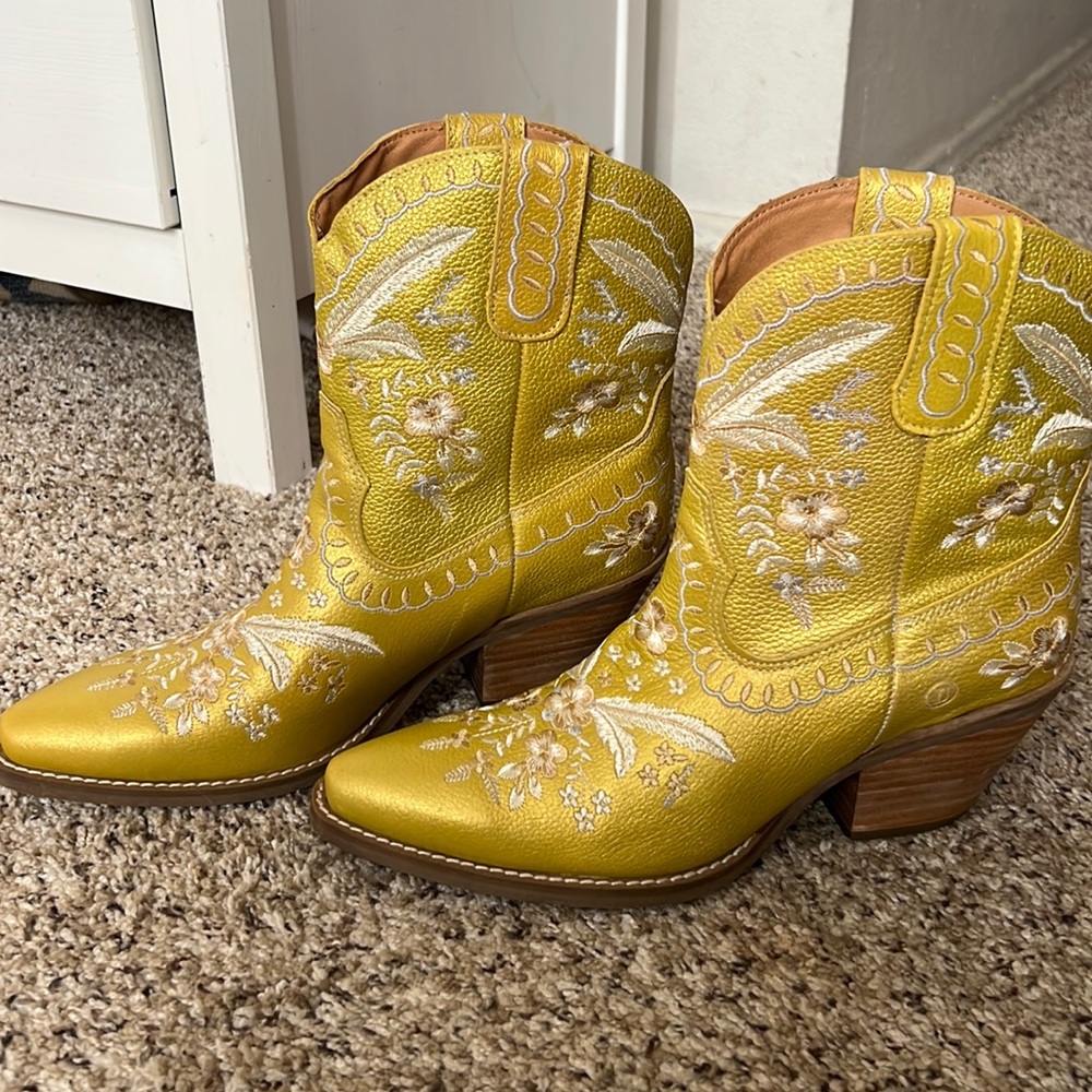 Gold Dingo Cowboy Booties